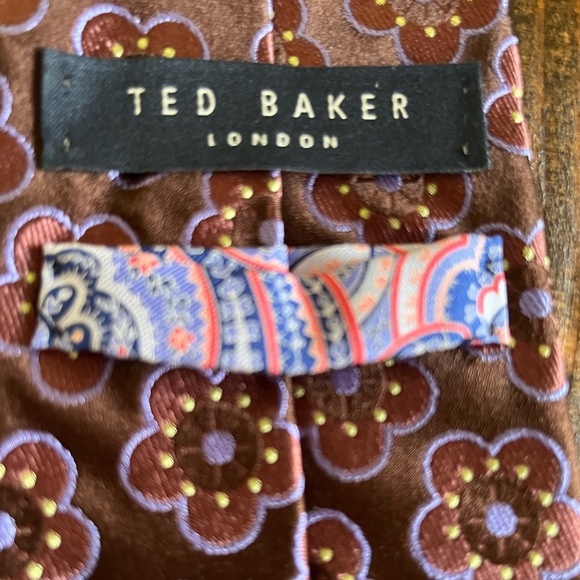 Ted Baker London Flower Silk Tie--Like New! Purple/Maroon - Picture 2 of 3